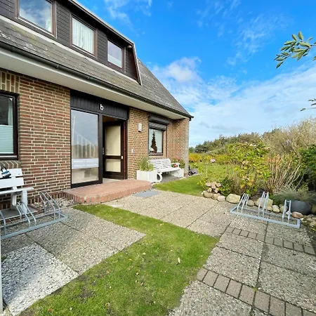 Appartement Strandnahe Mit Terrasse In *