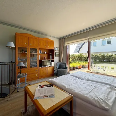 Appartement Strandnahe Mit Terrasse In *